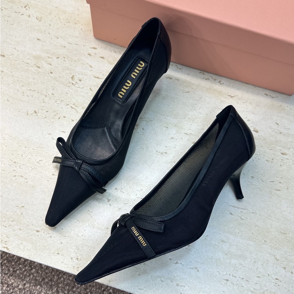 Miu Miu Black Pointed Toe Bow Pumps - Picture 3 of 9